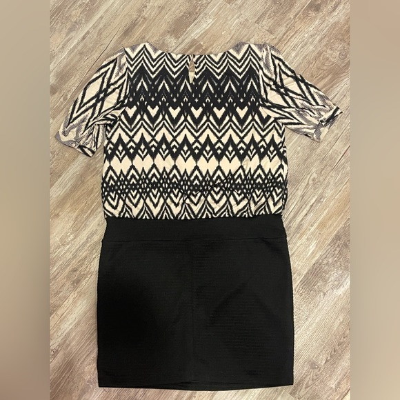 Luxology Med. Cream and Black Dress - Stretchy with Quality Details - - Picture 4 of 4